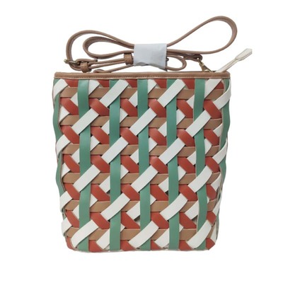 Article In The Inclined Braided Shoulder Bag